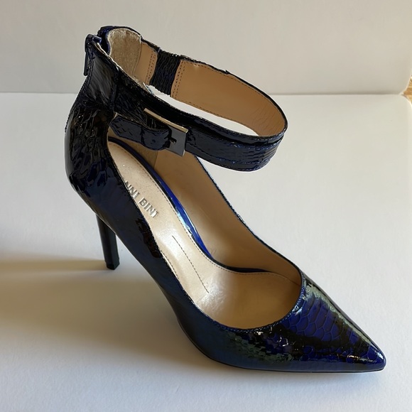 Gianni Bini 4” High Heel Pointed shoe with 1 1/2 Ankle Strap with back zipper - Picture 13 of 16